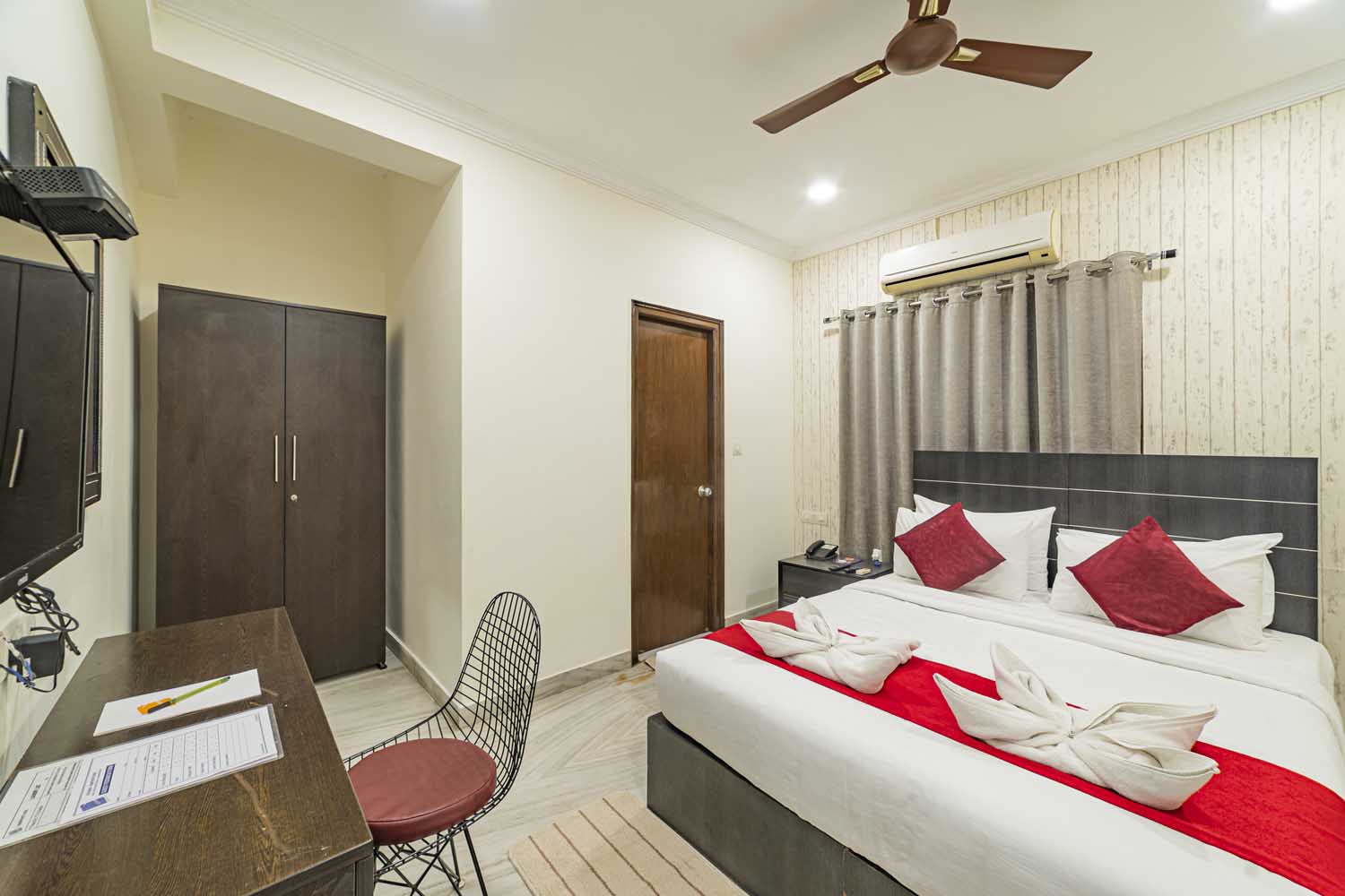Standard Room thumbnail 12