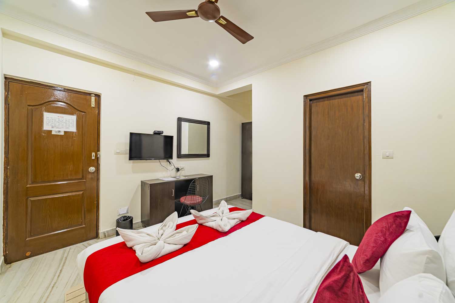 Standard Room thumbnail 10