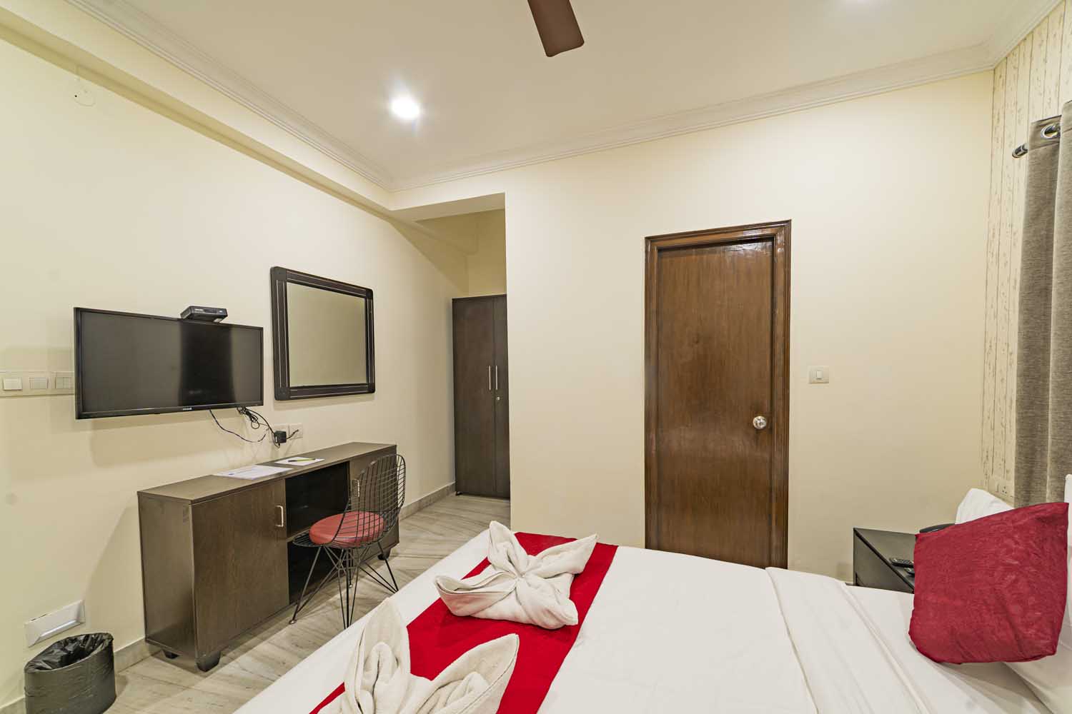 Standard Room thumbnail 9