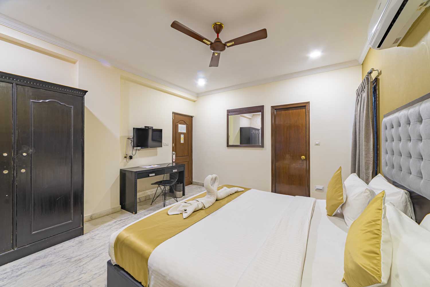 3 BHK Suite gallery thumbnail 9